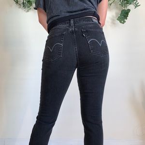 Low-Rise Black Levi Jeans